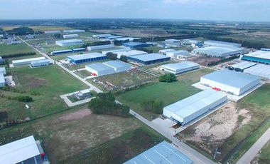 Alquiler de Posiciones desde 300 m2 a 14.000 m2 en centro logístico multiproposito con servicios