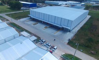 Alquiler de Posiciones desde 300 m2 a 14.000 m2 en centro logístico multiproposito con servicios