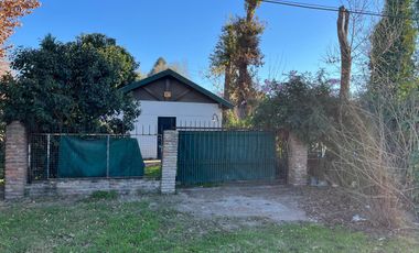 Terreno en  Luis guillon con piscina y quincho