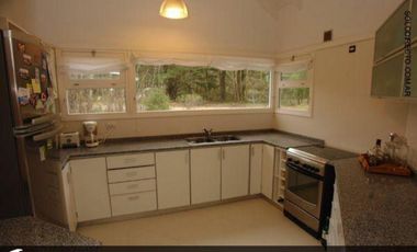 Casa  en venta y alquiler temporario de 5 Ambientes en Carilo