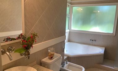 Casa  en venta y alquiler temporario de 5 Ambientes en Carilo