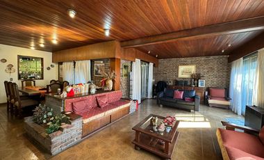 Venta. Casa. 5 ambientes. Cochera. Jardín. Quincho. Pileta. Villa Ballester.