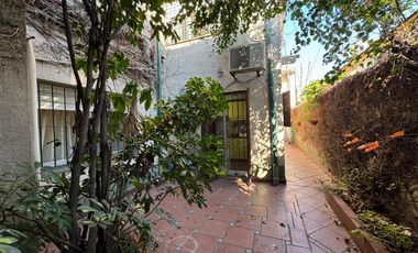 Venta. Casa. 5 ambientes. Cochera. Jardín. Quincho. Pileta. Villa Ballester.