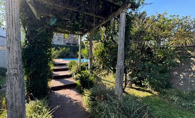 Venta. Casa. 5 ambientes. Cochera. Jardín. Quincho. Pileta. Villa Ballester.