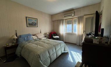 Venta. Casa. 5 ambientes. Cochera. Jardín. Quincho. Pileta. Villa Ballester.