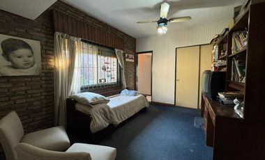 Venta. Casa. 5 ambientes. Cochera. Jardín. Quincho. Pileta. Villa Ballester.