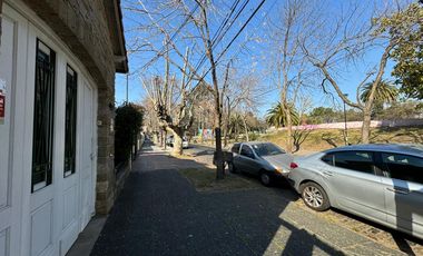 Venta. Casa. 5 ambientes. Cochera. Jardín. Quincho. Pileta. Villa Ballester.