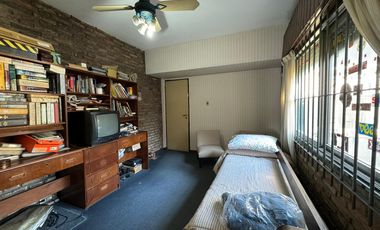 Venta. Casa. 5 ambientes. Cochera. Jardín. Quincho. Pileta. Villa Ballester.