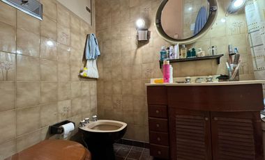 Venta. Casa. 5 ambientes. Cochera. Jardín. Quincho. Pileta. Villa Ballester.