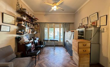 Venta. Casa. 5 ambientes. Cochera. Jardín. Quincho. Pileta. Villa Ballester.