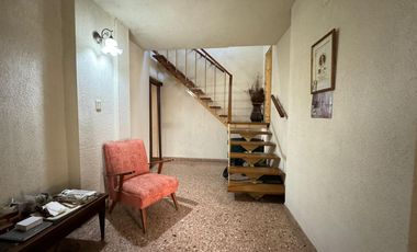 Venta. Casa. 5 ambientes. Cochera. Jardín. Quincho. Pileta. Villa Ballester.