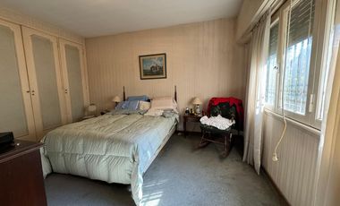 Venta. Casa. 5 ambientes. Cochera. Jardín. Quincho. Pileta. Villa Ballester.