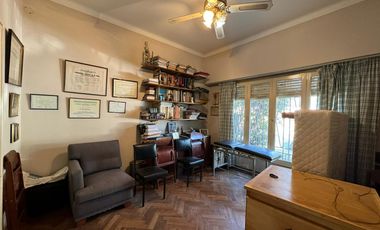 Venta. Casa. 5 ambientes. Cochera. Jardín. Quincho. Pileta. Villa Ballester.