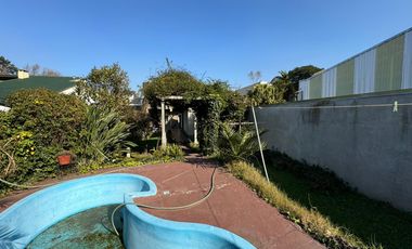 Venta. Casa. 5 ambientes. Cochera. Jardín. Quincho. Pileta. Villa Ballester.
