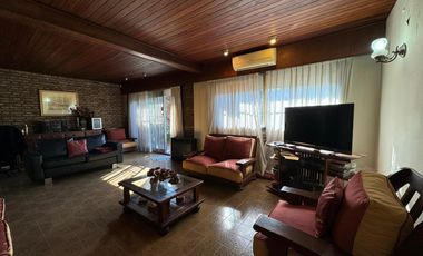 Venta. Casa. 5 ambientes. Cochera. Jardín. Quincho. Pileta. Villa Ballester.