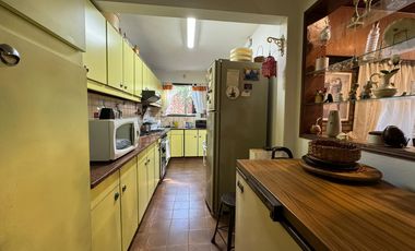 Venta. Casa. 5 ambientes. Cochera. Jardín. Quincho. Pileta. Villa Ballester.