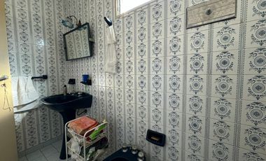 Venta. Casa. 5 ambientes. Cochera. Jardín. Quincho. Pileta. Villa Ballester.