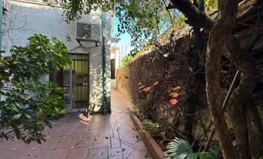 Venta. Casa. 5 ambientes. Cochera. Jardín. Quincho. Pileta. Villa Ballester.