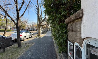 Venta. Casa. 5 ambientes. Cochera. Jardín. Quincho. Pileta. Villa Ballester.