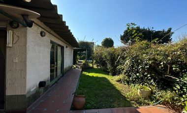 Venta. Casa. 5 ambientes. Cochera. Jardín. Quincho. Pileta. Villa Ballester.