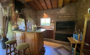 Venta - Casa 5 amb. Pileta, Jardín y Quincho - 2 Lotes / Los Ñanduces