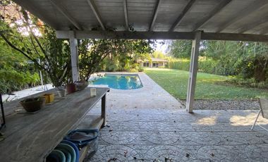 Venta - Casa 5 amb. Pileta, Jardín y Quincho - 2 Lotes / Los Ñanduces