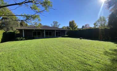 Venta - Casa 5 amb. Pileta, Jardín y Quincho - 2 Lotes / Los Ñanduces