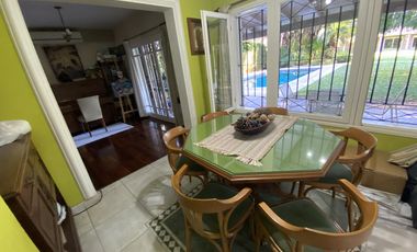 Venta - Casa 5 amb. Pileta, Jardín y Quincho - 2 Lotes / Los Ñanduces