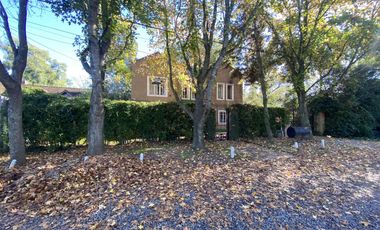 Venta - Casa 5 amb. Pileta, Jardín y Quincho - 2 Lotes / Los Ñanduces