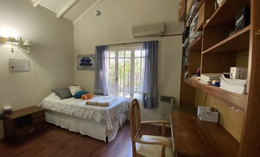 Venta - Casa 5 amb. Pileta, Jardín y Quincho - 2 Lotes / Los Ñanduces