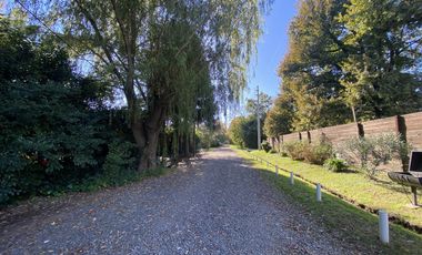 Venta - Casa 5 amb. Pileta, Jardín y Quincho - 2 Lotes / Los Ñanduces