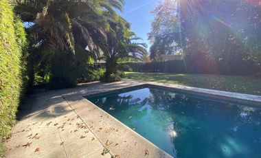 Venta - Casa 5 amb. Pileta, Jardín y Quincho - 2 Lotes / Los Ñanduces