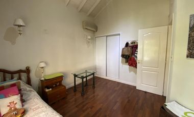 Venta - Casa 5 amb. Pileta, Jardín y Quincho - 2 Lotes / Los Ñanduces