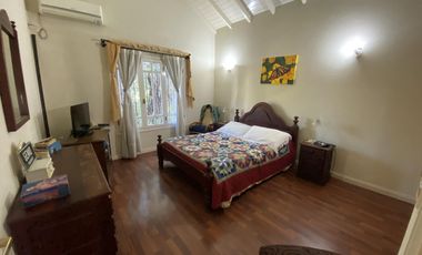 Venta - Casa 5 amb. Pileta, Jardín y Quincho - 2 Lotes / Los Ñanduces