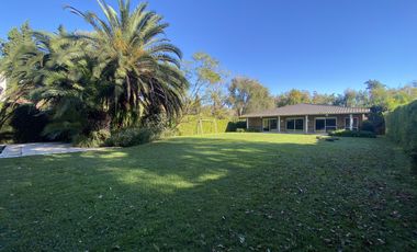 Venta - Casa 5 amb. Pileta, Jardín y Quincho - 2 Lotes / Los Ñanduces