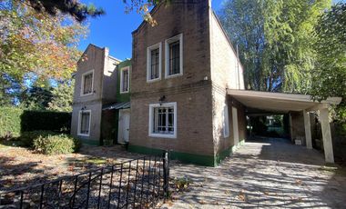 Venta - Casa 5 amb. Pileta, Jardín y Quincho - 2 Lotes / Los Ñanduces