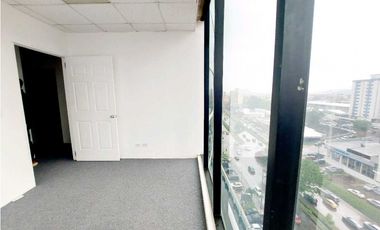 ALQUILER OFICINA 73.50M2 EN LA TUMBA MUERTO EN EL PH CENTURY TOWER