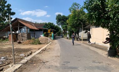 Tanah di Jejeran Bantul, Dekat Sate Pak Pong. Tepi Aspal, SHM P