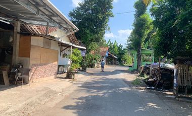 Tanah di Jejeran Bantul, Dekat Sate Pak Pong. Tepi Aspal, SHM P