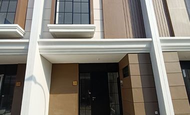 Disewakan rumah baru gress Regency One Eastpoint, dekat Pakuwon City