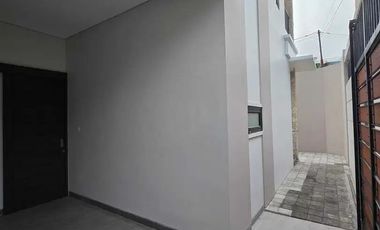 Rumah Lingkungan Elite Solo Baru