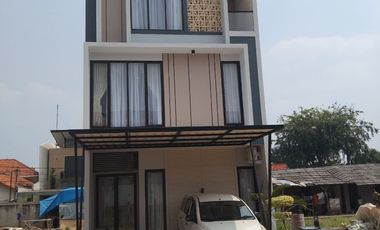 Dijual Rumah Dekat Pejaten Village, Kampus UNAS dan Tol Simatupang