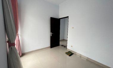 Dijual murah rumah cantik baru selesai renov di Tapos, Sukatani