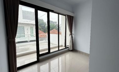Dijual murah rumah cantik baru selesai renov di Tapos, Sukatani