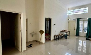 Rumah Disewakan dekat Ke Moewardi dan UNS dalam Cluster