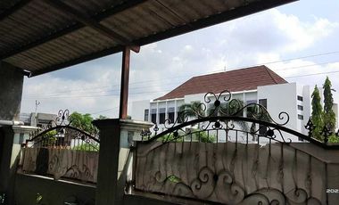 RUMAH DAN PRODUKSI ROTI