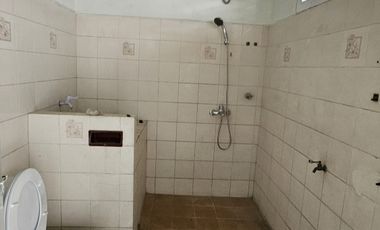 Disewakan rumah bisa untuk usaha lokasi strategis dekat restoran central dan dekat dapur coklat Tomang (jak-bar)