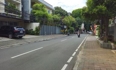 Disewakan rumah bisa untuk usaha lokasi strategis dekat restoran central dan dekat dapur coklat Tomang (jak-bar)