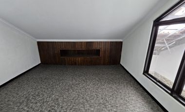 Disewakan rumah bisa untuk usaha lokasi strategis dekat restoran central dan dekat dapur coklat Tomang (jak-bar)