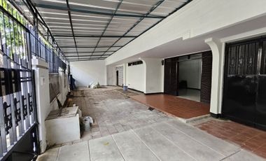 Disewakan rumah bisa untuk usaha lokasi strategis dekat restoran central dan dekat dapur coklat Tomang (jak-bar)